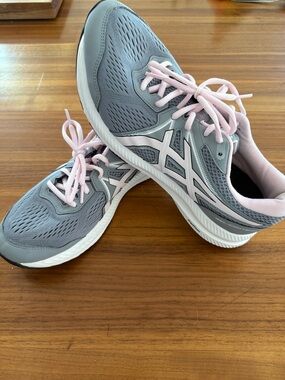 Worn once! ASICS Women's GEL-Contend 7 running shoes sz 12
